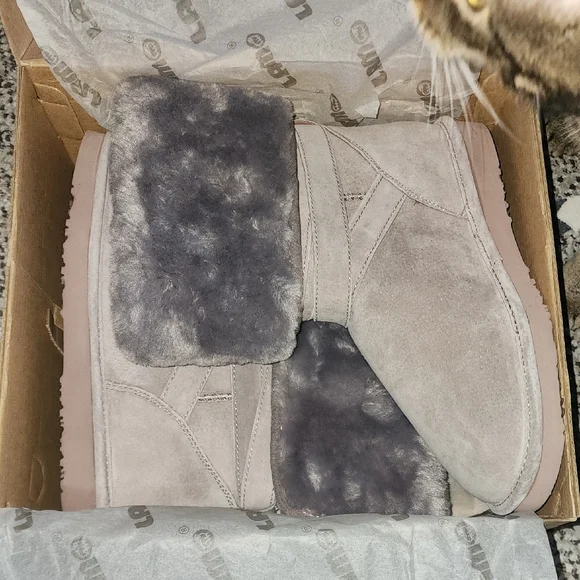 Cozy Gray Fur-Lined Boots - Picture 5 of 5
